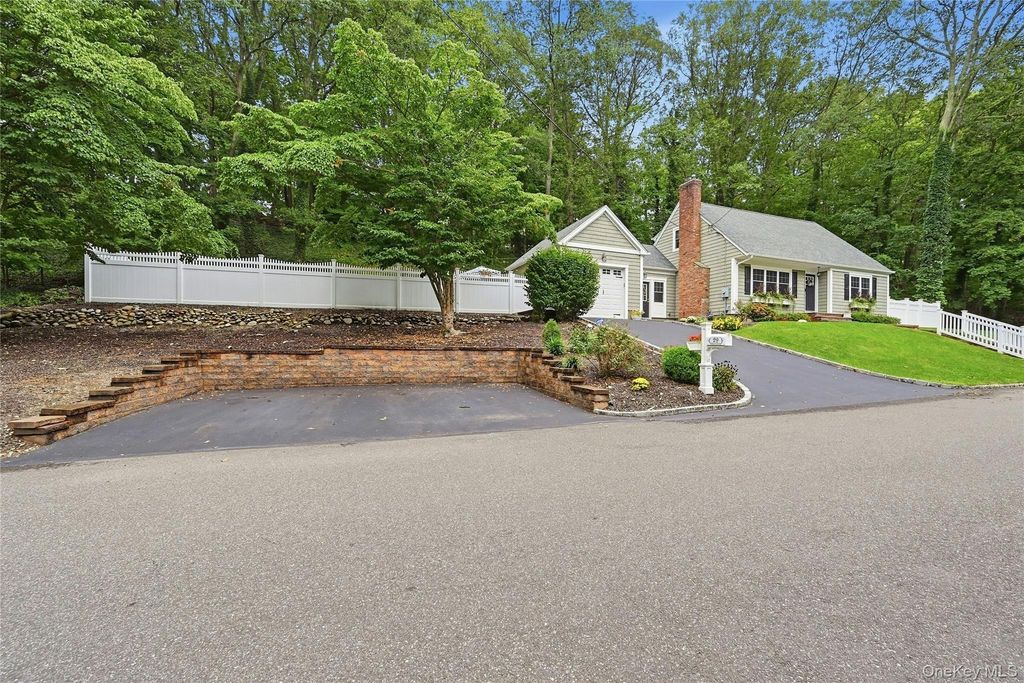 29 Harrison Drive, Northport, NY 11768 — photo 2