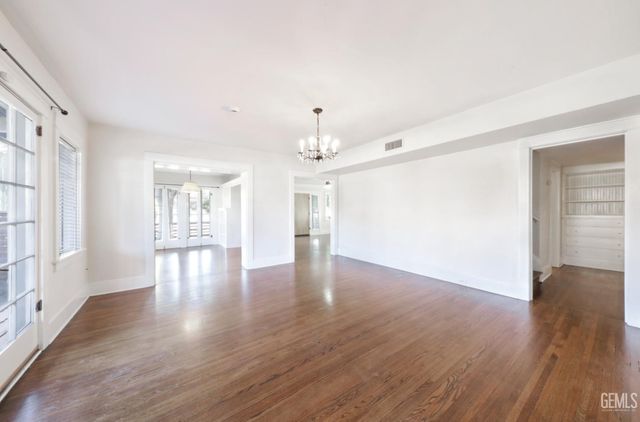 2400 18th Street, Bakersfield, CA 93301