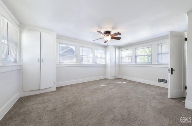 2400 18th Street, Bakersfield, CA 93301
