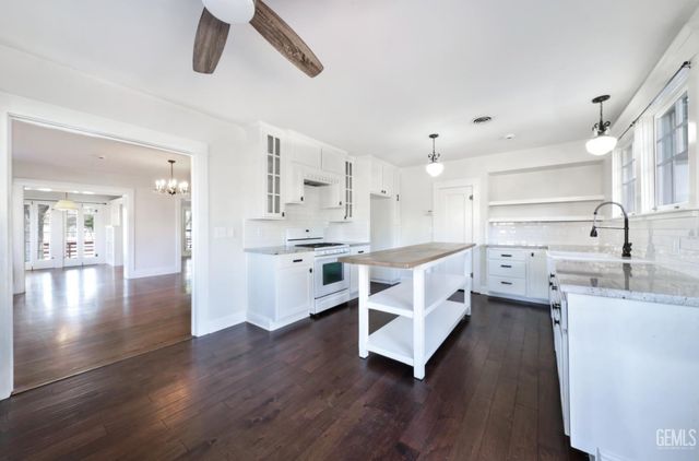 2400 18th Street, Bakersfield, CA 93301