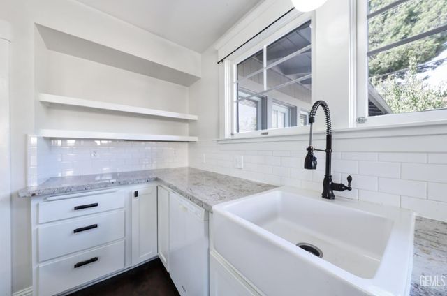 2400 18th Street, Bakersfield, CA 93301