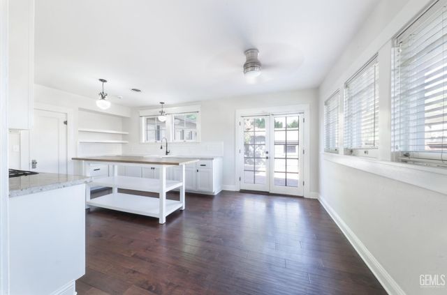 2400 18th Street, Bakersfield, CA 93301