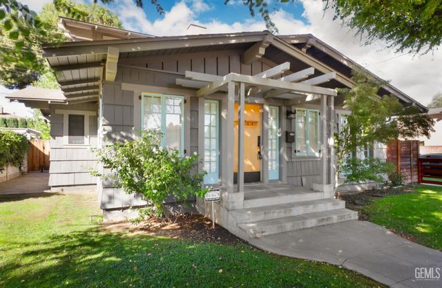 2400 18th Street, Bakersfield, CA 93301