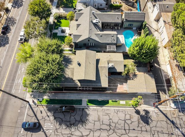 2400 18th Street, Bakersfield, CA 93301