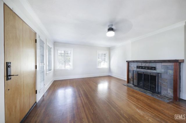 2400 18th Street, Bakersfield, CA 93301