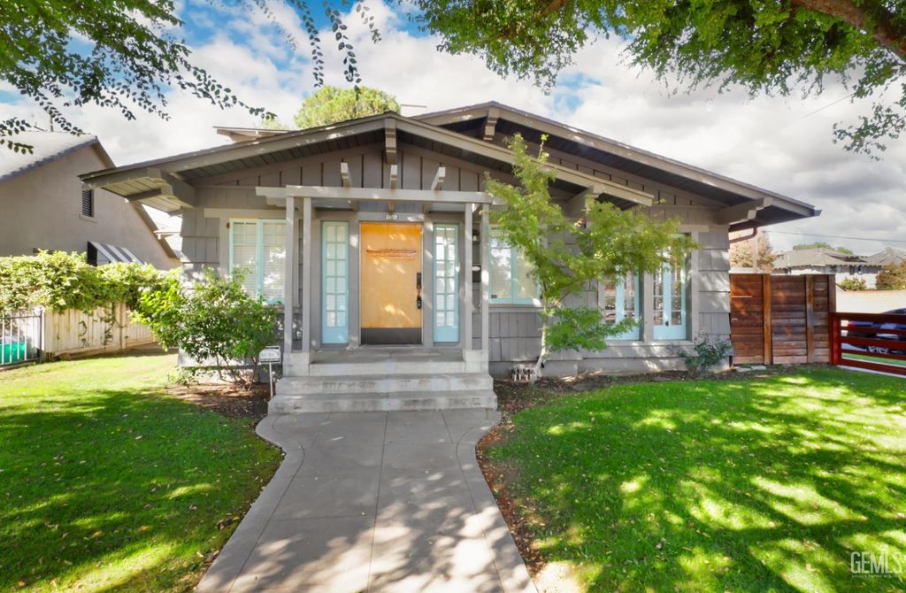 2400 18th Street, Bakersfield, CA 93301