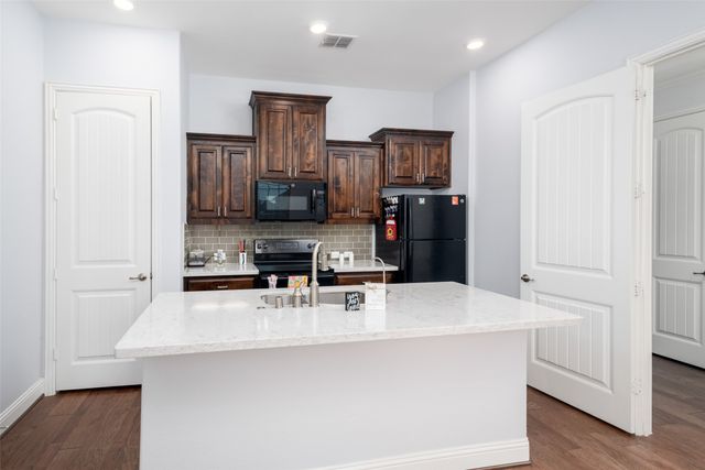 404 Timber Creek Lane, Frisco, TX 75033