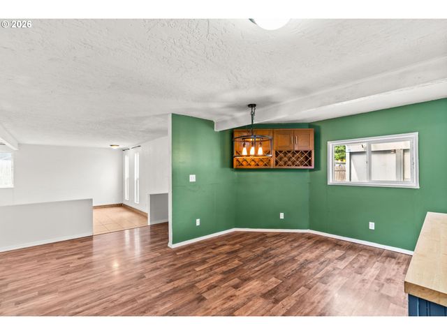 5736 A St, Springfield, OR 97478