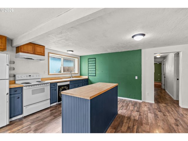 5736 A St, Springfield, OR 97478