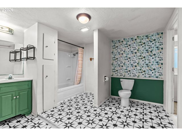 5736 A St, Springfield, OR 97478