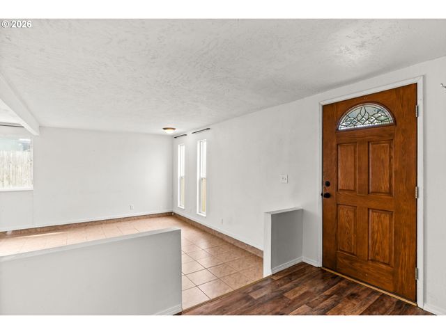 5736 A St, Springfield, OR 97478