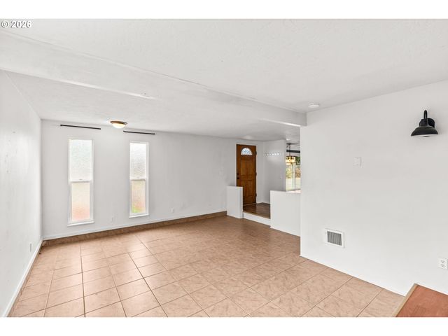 5736 A St, Springfield, OR 97478