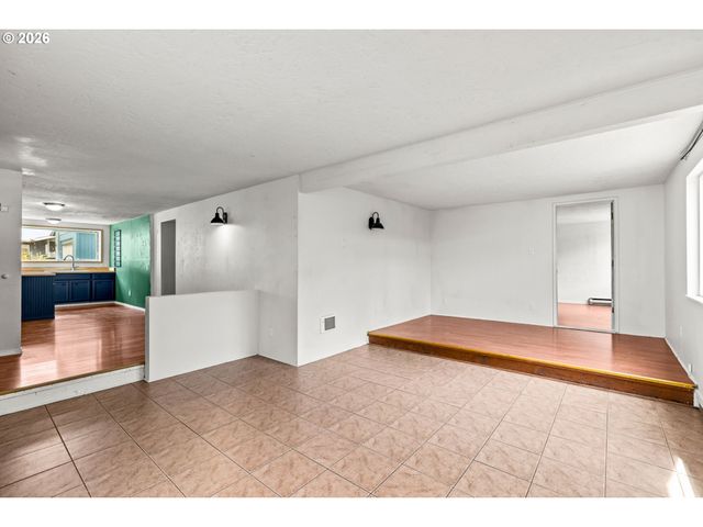 5736 A St, Springfield, OR 97478