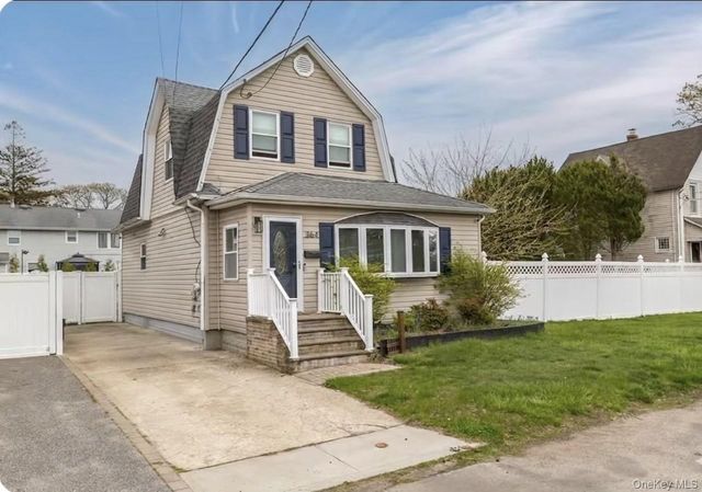364 S Broadway, Lindenhurst, NY 11757