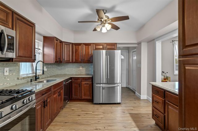 364 S Broadway, Lindenhurst, NY 11757