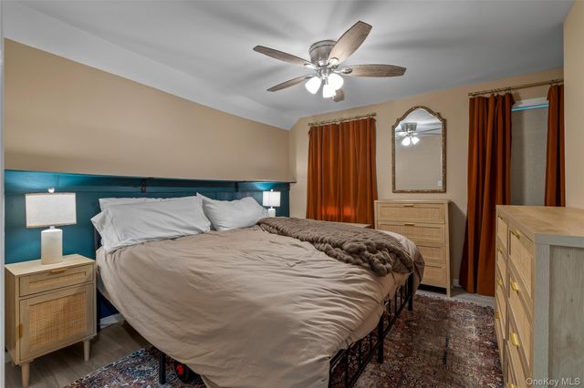 364 S Broadway, Lindenhurst, NY 11757