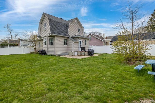 364 S Broadway, Lindenhurst, NY 11757