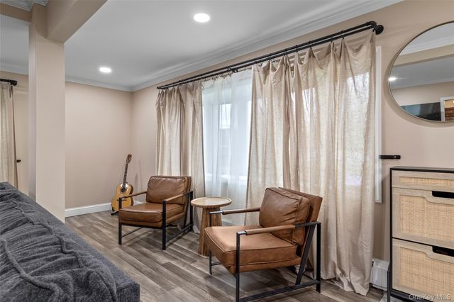 364 S Broadway, Lindenhurst, NY 11757