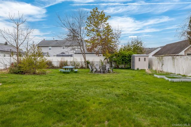 364 S Broadway, Lindenhurst, NY 11757
