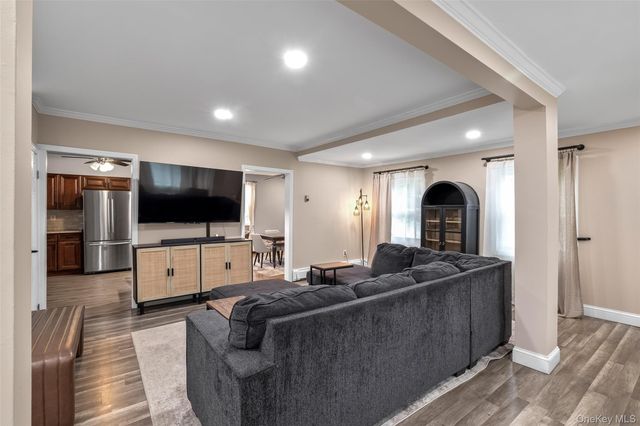 364 S Broadway, Lindenhurst, NY 11757