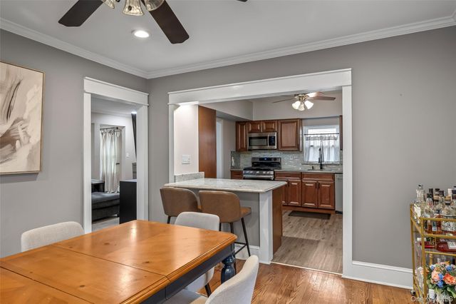 364 S Broadway, Lindenhurst, NY 11757