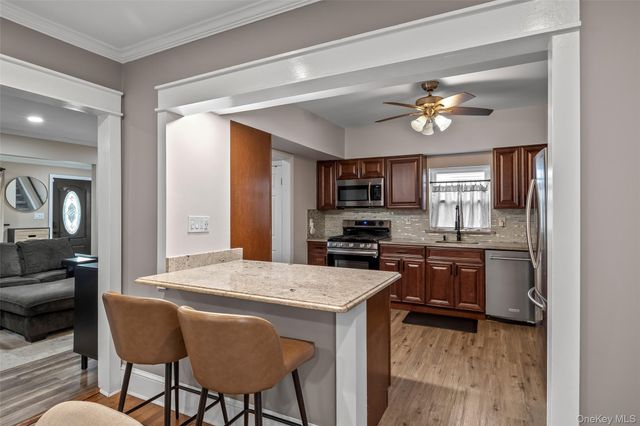 364 S Broadway, Lindenhurst, NY 11757