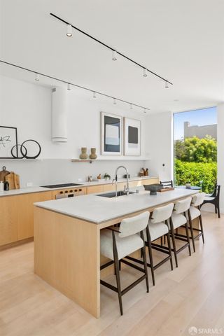 877 Treat Avenue, San Francisco, CA 94110