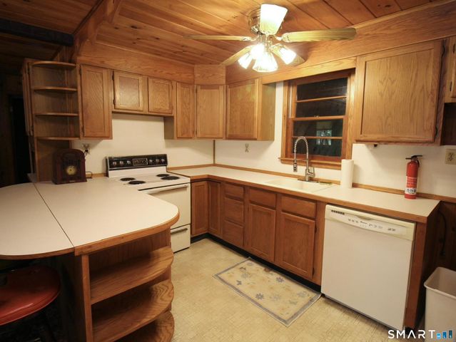 60 Lyon Road, Woodstock, CT 06282