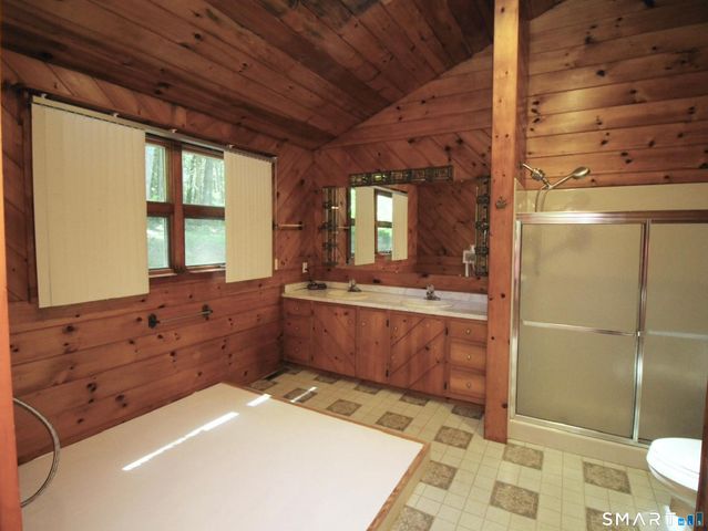 60 Lyon Road, Woodstock, CT 06282