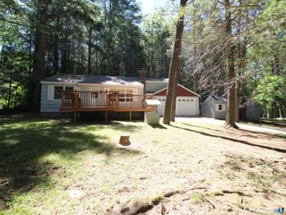60 Lyon Road, Woodstock, CT 06282