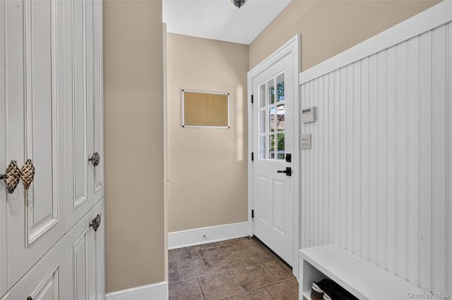 12 Drake Road, Scarsdale, NY 10583