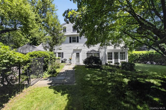 12 Drake Road, Scarsdale, NY 10583