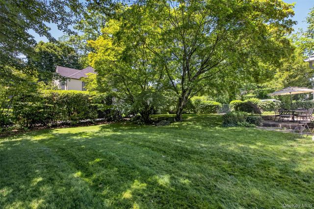 12 Drake Road, Scarsdale, NY 10583