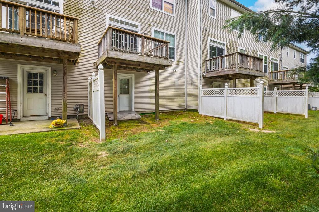 404 BRANDYWINE DR, Williamstown, NJ 08094