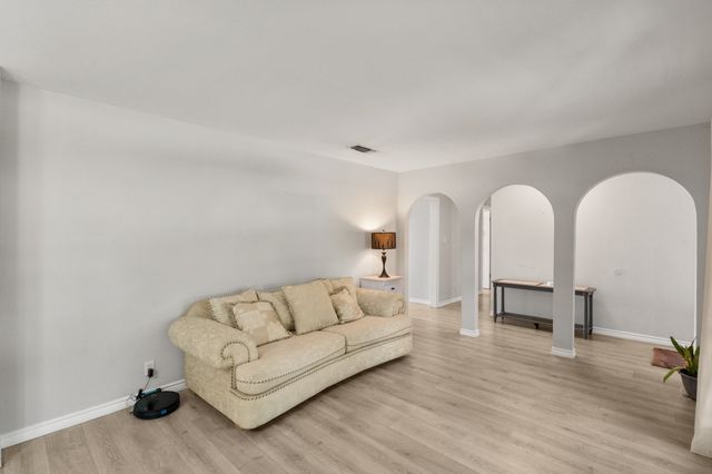2109 Briarwood Boulevard, Arlington, TX 76013