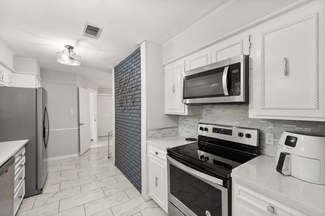 2109 Briarwood Boulevard, Arlington, TX 76013