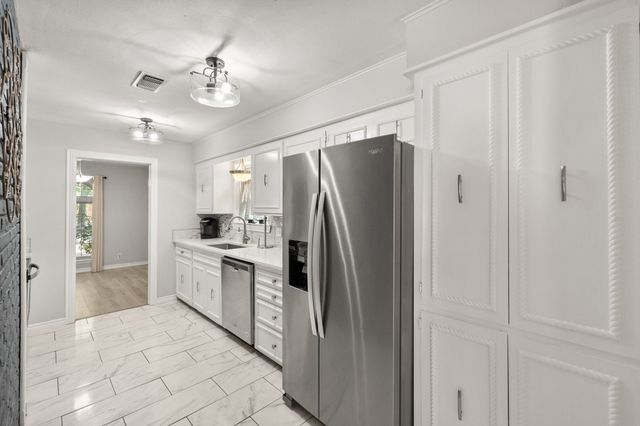2109 Briarwood Boulevard, Arlington, TX 76013