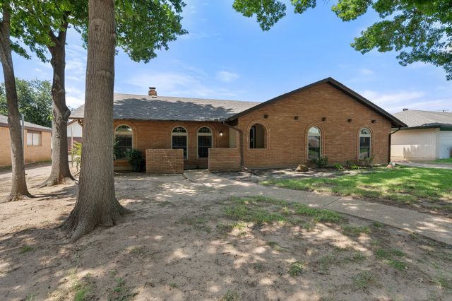 2109 Briarwood Boulevard, Arlington, TX 76013