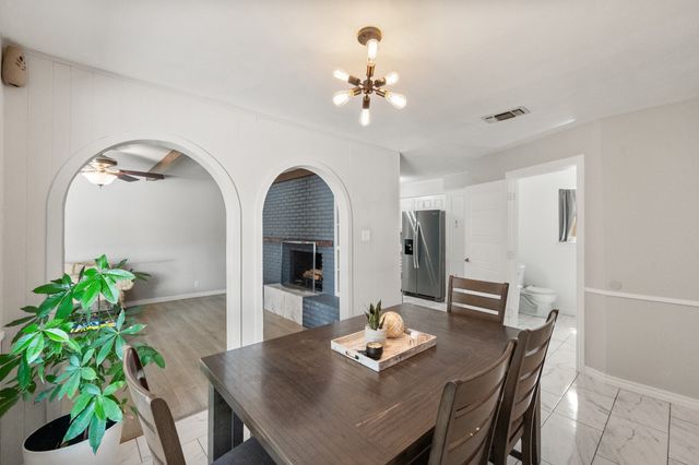 2109 Briarwood Boulevard, Arlington, TX 76013
