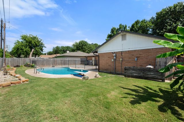 2109 Briarwood Boulevard, Arlington, TX 76013