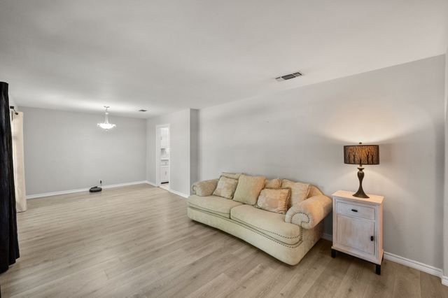 2109 Briarwood Boulevard, Arlington, TX 76013