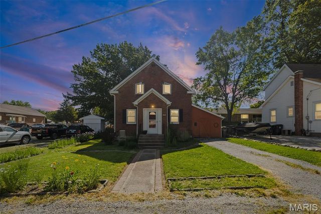 608 S Church Street, Waterloo, IL 62298