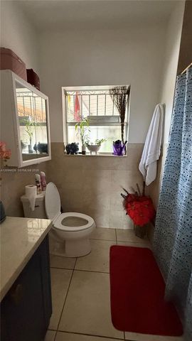 8 NW 33rd Avenue, Miami, FL 33125