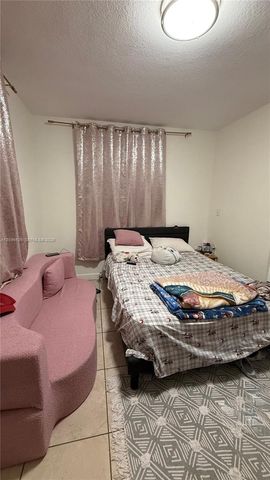 8 NW 33rd Avenue, Miami, FL 33125