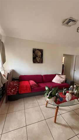 8 NW 33rd Avenue, Miami, FL 33125