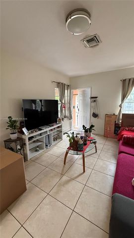 8 NW 33rd Avenue, Miami, FL 33125