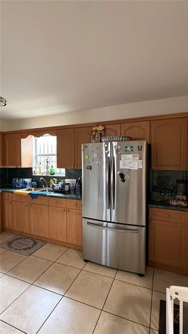 8 NW 33rd Avenue, Miami, FL 33125