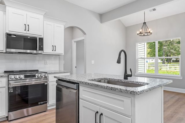 105 Reece Rd, Baxter, TN 38544