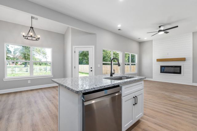 105 Reece Rd, Baxter, TN 38544