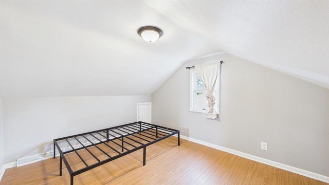 919 N SHARON STREET, Appleton, WI 54914